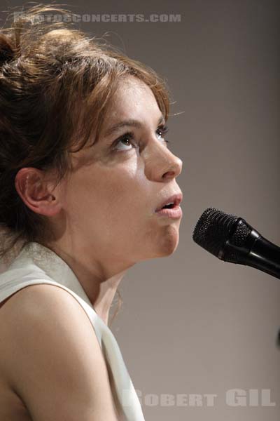 EMILY LOIZEAU - 2006-03-17 - PARIS - La Comedia - 